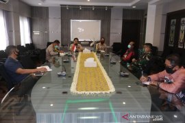 Pedagang pasar Banjarmasin boleh berjualan