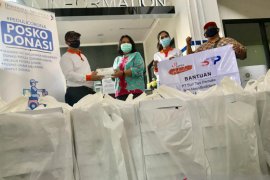 Gandeng pembubidaya ikan, PT STP donasi makanan kepada tenaga kesehatan