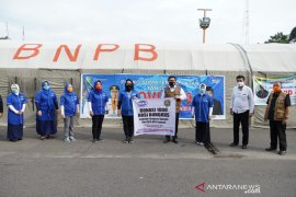 Pemprov Sumsel bagikan 1.000 nasi kotak bantuan APJI ke masyarakat terdampak Corona