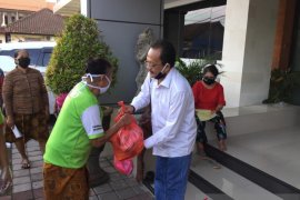 Perdiknas Denpasar peduli COVID-19 dengan "Gerakan Tengok Tetangga"