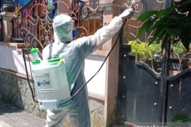 Dukung pencegahan COVID-19, XL HOME semprotkan disinfektan