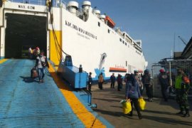 181 TKI baru saja tiba dari Malaysia di Pelabuhan Tanjung Emas Semarang