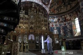 Cahaya UV-C mendisinfeksi Gereja Saint Pantelimon Rumania