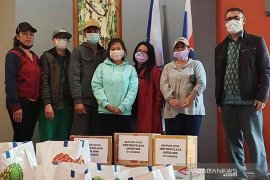 Indonesian Embassy in Slovakia distributes relief aid to Indonesians