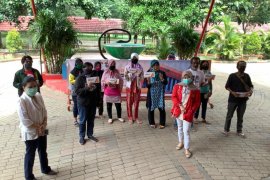 BEM Farmasi Unhas gelar aksi peduli penjual di kantin