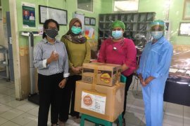 IDI Cabang Ambon salurkan bantuan APD ke sembilan rumah sakit