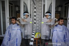 Jasa pangkas rambut panggilan