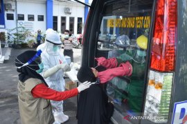 Biddokkes Polda Kalsel lakukan tes swab 129 warga di Banjarmasin