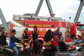 Relawan BPK Daha bagikan 1.300 bungkus takjil