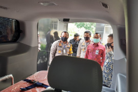 Kapolda Sumbar terima bantuan ambulans dari Bank BNI