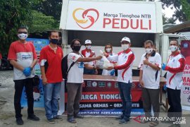 Ratusan pekerja pariwisata di Lombok dapat bantuan sembako, terdampak bisnis mati suri