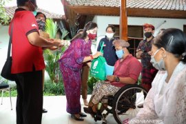K3S Gianyar terima novel dari penyandang disabilitas