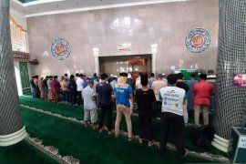 Warga Natuna diperbolehkan Sholat Id berjamaah di Masjid