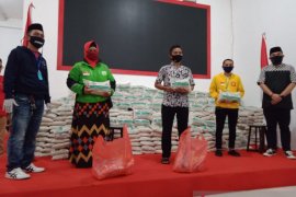 Yayasan H maming 69 salurkan 45 ton beras petani lokal