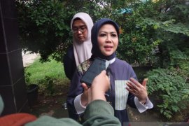 Intan Fauzi berikan bantuan sosial untuk warga Depok dan Bekasi terdampak COVID-19