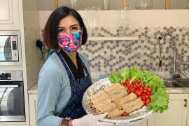 Asia Cooking Journeys bagikan makanan untuk tenaga medis di empat negara