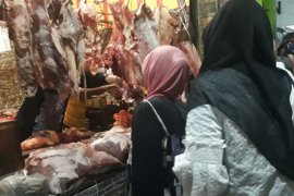Disnak Situbondo temukan pedagang jual daging ayam tidak layak konsumsi