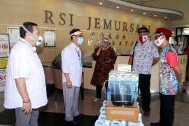 Komunitas JAKA galakkan kegiatan "Sejuta Hand Sanitizer" di Surabaya