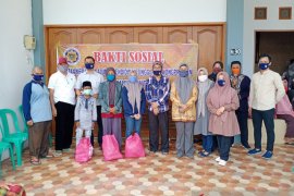 Tunjukan Peduli Sesama, IKA PTK Kaltim Berbagi Puluhan Paket Sembako