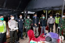 Ketua DPRD Kota Banjarbaru kunjungi pos pemeriksaan PSBB