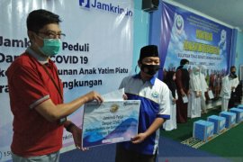 Jamkrindo Tangerang salurkan sembako untuk anak yatim terdampak COVID-19