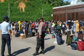 Malaysia deportasi 142 orang pekerja migran Indonesia melalui lintas batas Entikong Kalbar