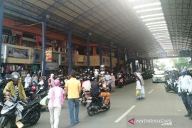 Jelang lebaran, masyarakat padati Pasar Payakumbuh