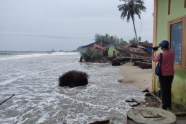 39 rumah di Abdya diterjang gelombang pasang