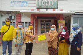 Golkar Dharmasraya bantu APD tenaga medis RSUD Sungai Dareh