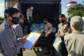 Warga terima 1,5 ton beras