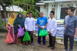 Penyaluran sembako untuk mualaf di Maratus selesai