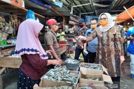 Sidak pasar, Wabup Lumajang ingatkan masyarakat patuhi protokol kesehatan