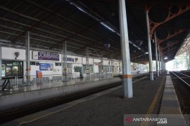 Mudik lokal di stasiun Jombang