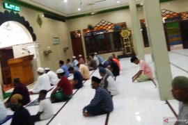 Umat Islam Jayapura Takbiran di Masjid Page 1 Small