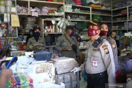 Razia toko pelanggar PSBB