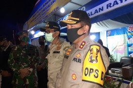 Polda Sumbar pertebal personel di Sijunjung setelah ratusan mobil terobos pos pemeriksaan