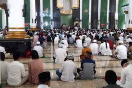 Khatib : Rasullah SAW pernah terapkan physical distancing