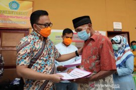 Bupati Bantaeng kembali serahkan BLT-DD