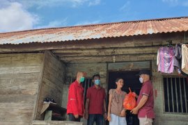 PDI Perjuangan kembali salurkan bantuan di Sekadau