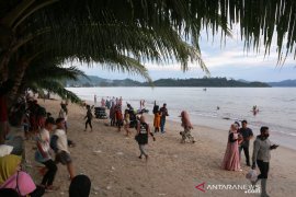 Hari keempat Idul Fitri pengunjung pantai Pandan mulai berkurang