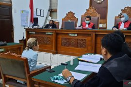 Nikita Mirzani akan hadapi tuntutan pada 8 Juni 2020