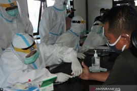 Tes cepat penumpang kapal Situbondo-Madura karena ada warga terpapar COVID-19