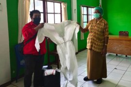 PSI Jayapura berikan APD di Puskesmas Hamadi dan Perumnas