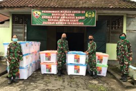 Kesdam IX/Udayana terima 30 koli alat kesehatan bagi tenaga medis