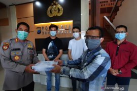 Dua rumah sakit rujukan COVID-19 di Banjarmasin terima bantuan 100 jamu AVC