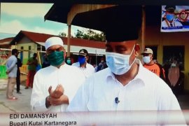 Salurkan Bantuan Sembako dari PGRI Untuk Guru Honorer
