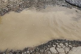 Jalan lintas Tulang Bawang Barat menuju gerbang tol Lambu Kibang rusak parah