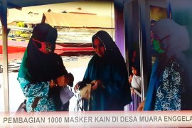 Berdayakan Masyarakat dan bagikan 1.000 masker kain