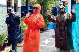 Desainer Kota Palembang rancang jaket trendi pelindung diri dari virus