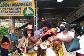 Korem Wirasatya berikan edukasi protokol kesehatan lewat 'bondres'